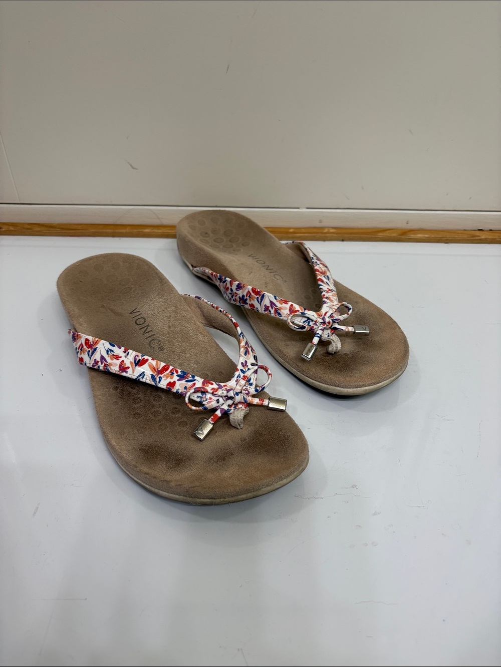 Vionic Women's Bella Floral Rope Thong Sandals in White, Red & Blue